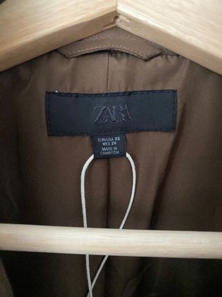 Chaqueta corta efecto ante Zara