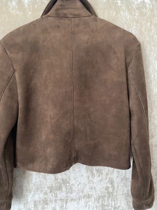 Chaqueta corta efecto ante Zara