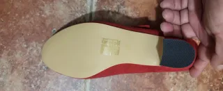 Zapatos de tacón rojos para mujer