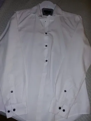 Traje Zara Man Azul Marino Talla S y camisa blanca