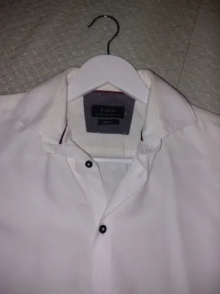 Traje Zara Man Azul Marino Talla S y camisa blanca