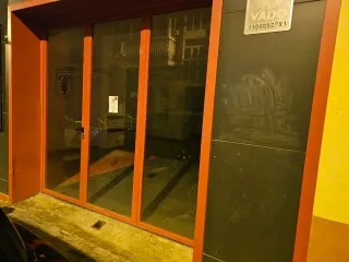 Puerta seguridad cristal y hierro