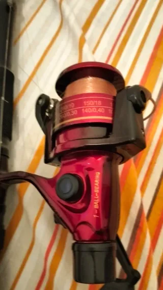 Caña (6) de pescar antigua con carrete