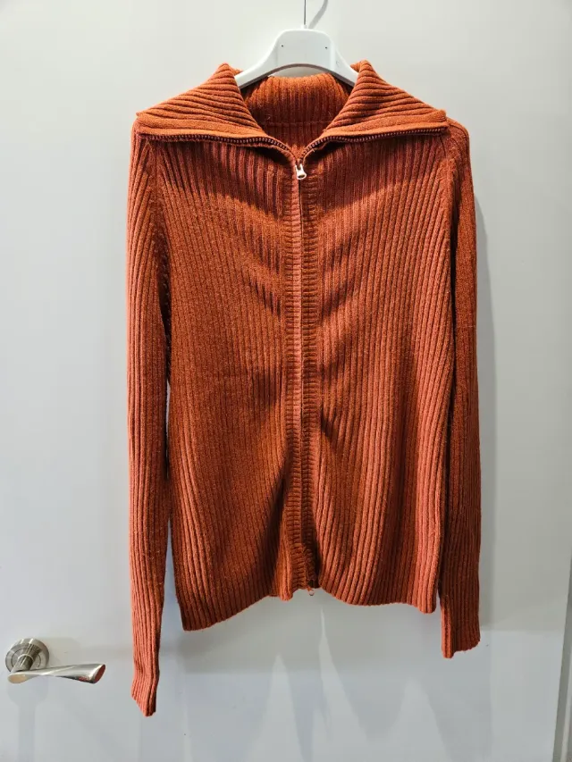 Cárdigan marrón tierra cuello alto talla L