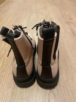 Botas tipo militar Zara rosas con cordones