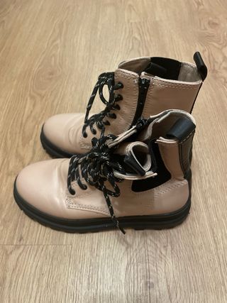 Botas tipo militar Zara rosas con cordones