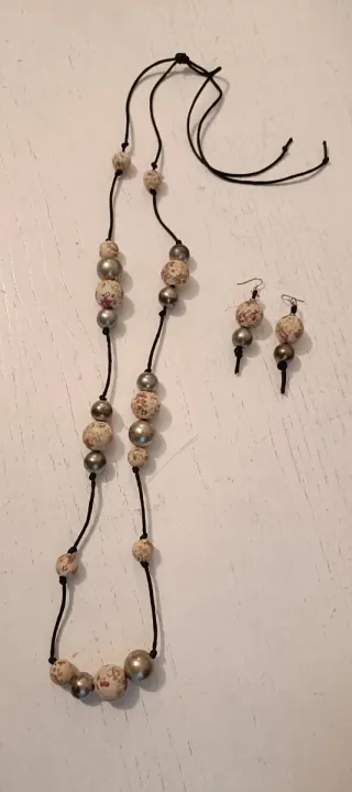 Collar textil bolas forradas y abalorios