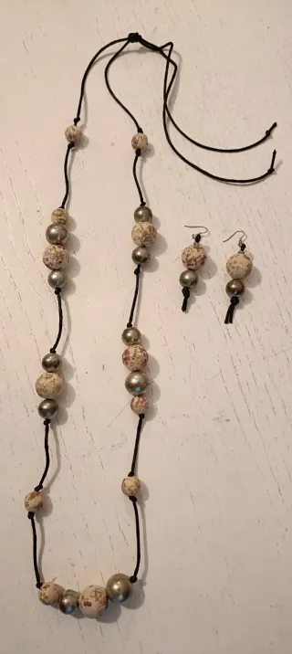 Collar textil bolas forradas y abalorios