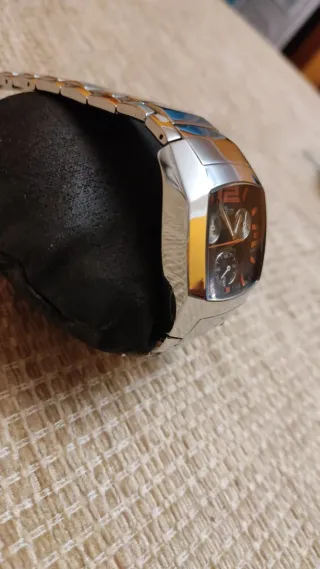 Reloj Lotus Cronógrafo naranja y negro. Plateado