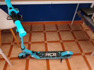 Patinete eléctrico azul