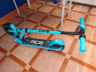 Patinete eléctrico azul