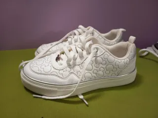 T. 36 Zapatillas Blancas y Plateadas Disney
