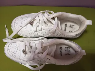 T. 36 Zapatillas Blancas y Plateadas Disney