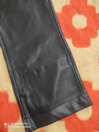 Pantaloni in ecopelle neri taglia L