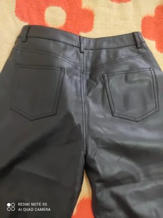 Pantaloni in ecopelle neri taglia L