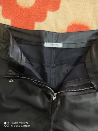 Pantaloni in ecopelle neri taglia L