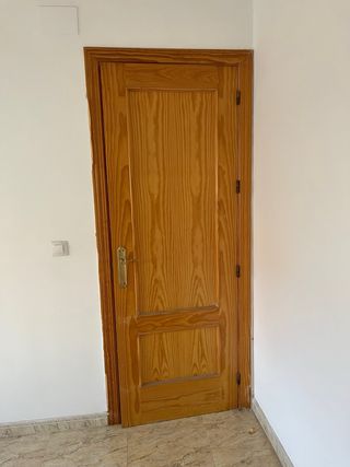 Puerta de madera para habitaciones
