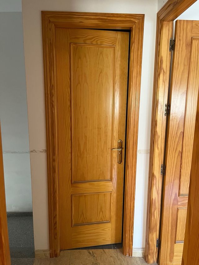 Puerta de madera para habitaciones