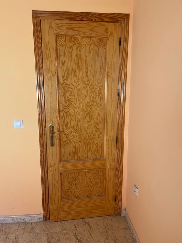 Puerta de madera para habitaciones