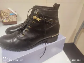 Botines negros con cordones