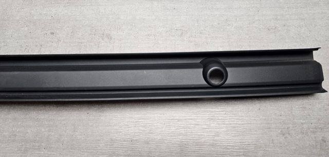 83F8078379B9 Embellecedor negro satinado Audi RSQ3