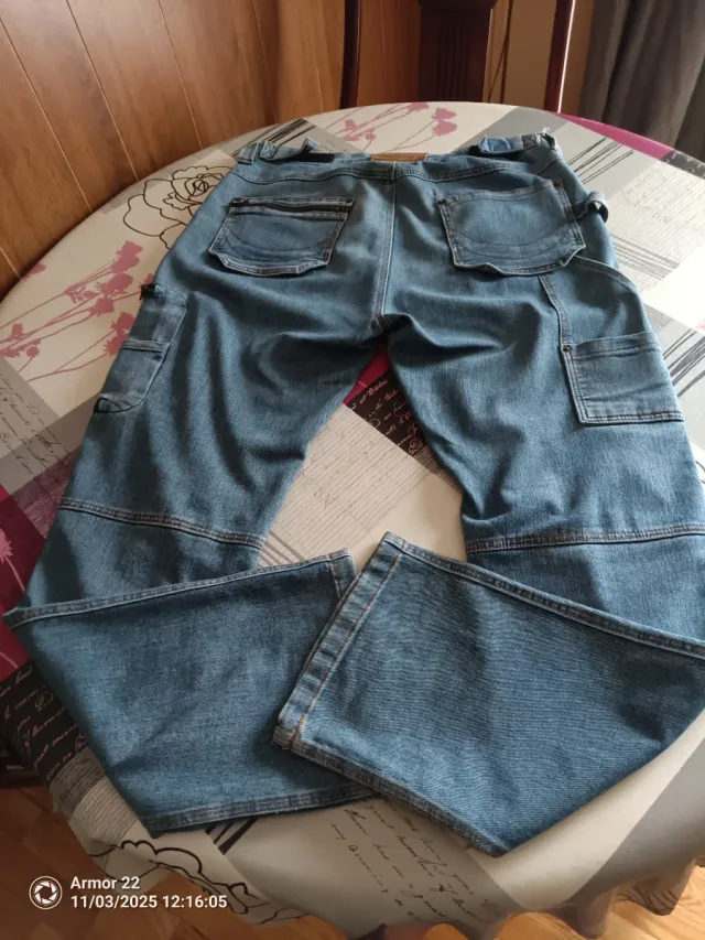 Pantalón tejano Cofra