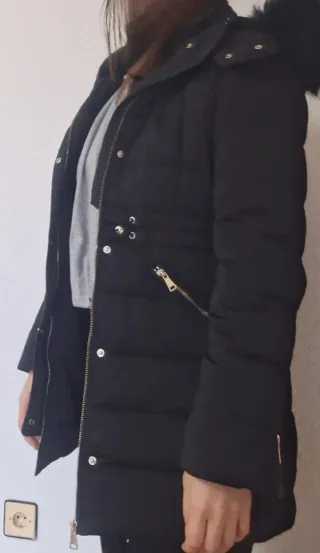 Plumífero Zara Negro con Capucha