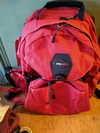 Mochila con patines en línea y ruedas de recambio