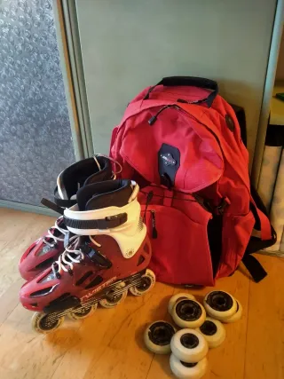 Mochila con patines en línea y ruedas de recambio