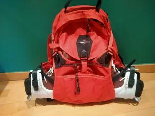 Mochila con patines en línea y ruedas de recambio