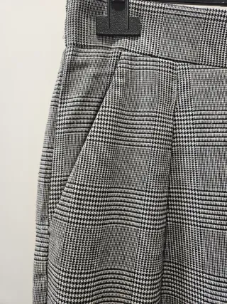 Pantalón cuadros Stradivarius Talla M