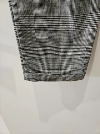 Pantalón cuadros Stradivarius Talla M
