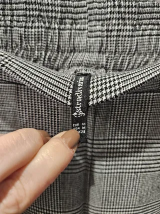 Pantalón cuadros Stradivarius Talla M