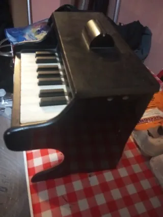 Piano giocattolo Vilac nero 1911