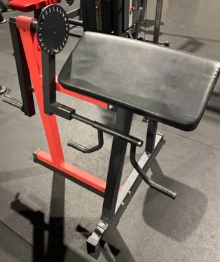 Máquina Curl Biceps y Extensión