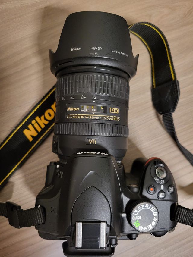 Nikon D3200 + Obiettivo 16-85mm VR