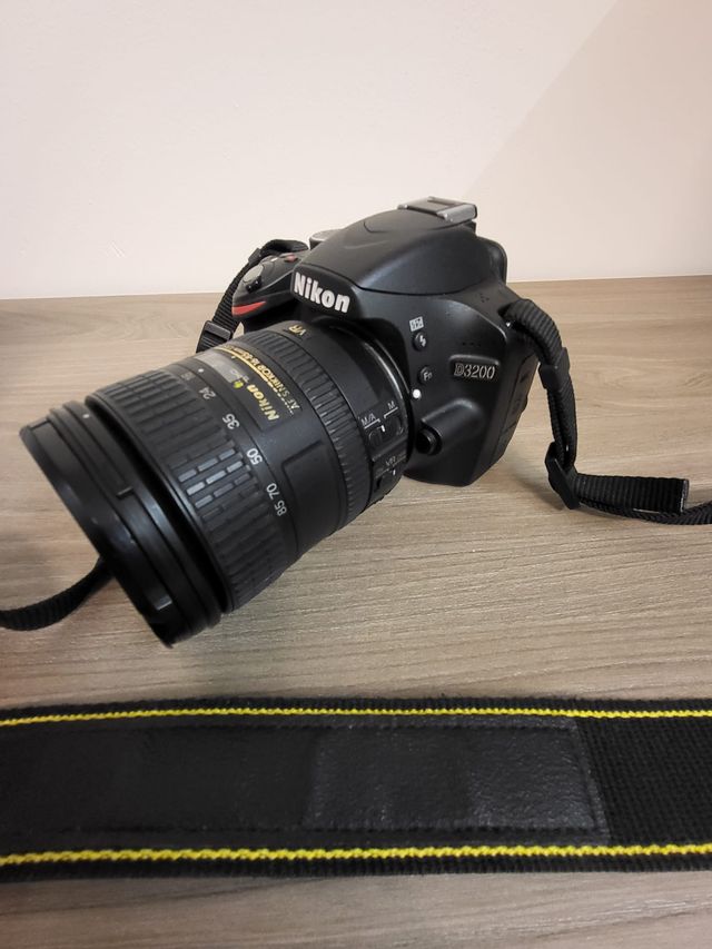 Nikon D3200 + Obiettivo 16-85mm VR