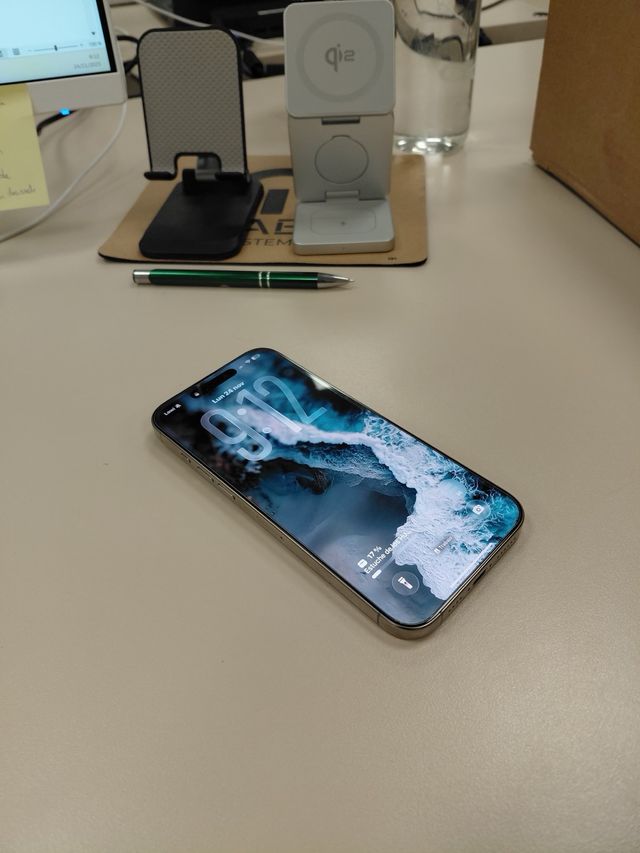 iPhone 16 Pro Max Gris Natural