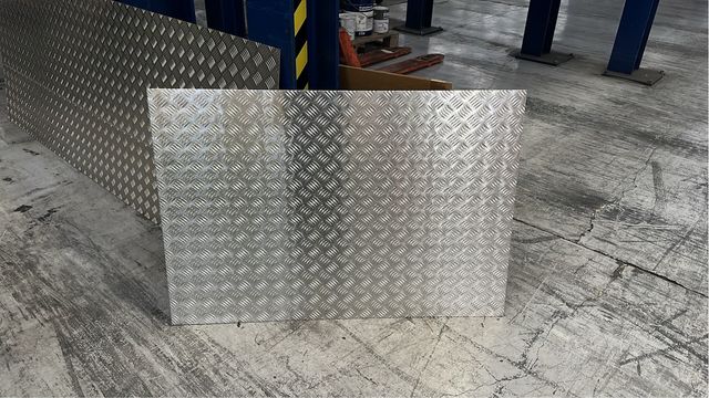 Retal Chapa Damero 117x80cm y 3mm de grosor