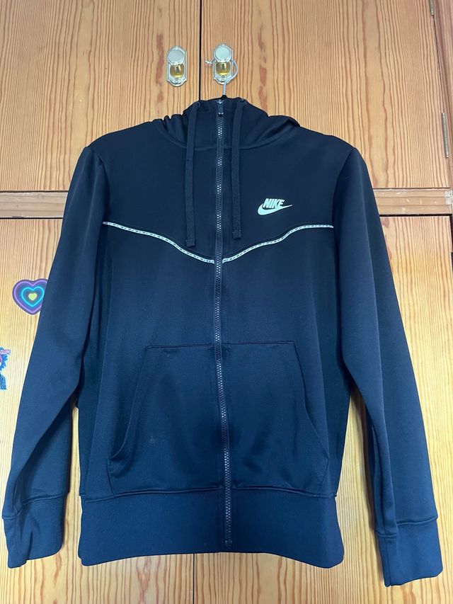 Chaqueta Nike Negra con Cremallera