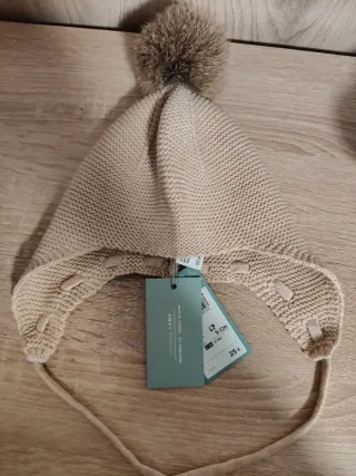Gorro bebé Coconut pompón beige. CON ETIQUETA
