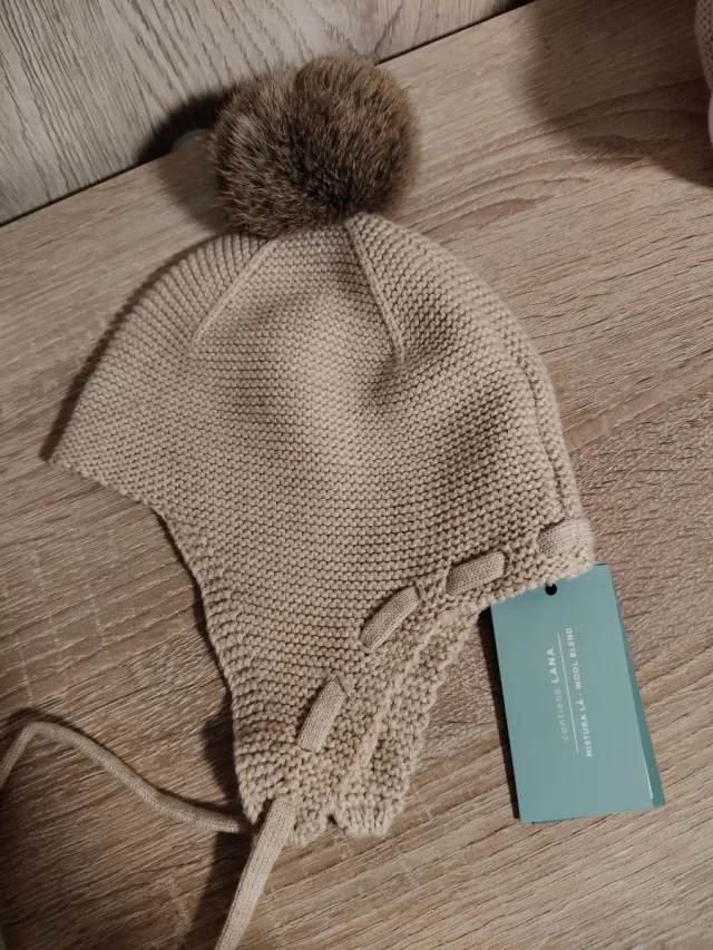 Gorro bebé Coconut pompón beige. CON ETIQUETA