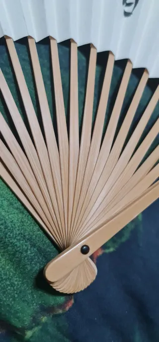 Abanico de papel con caligrafía