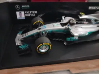 Modellino F1 Minichamps Valtteri Bottas 2017 1/18