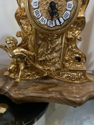 Conjunto Reloj y Candelabros Dorados