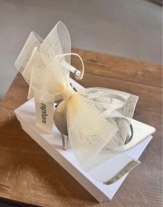 Zapatos de tacón Niphanı beige/dorados