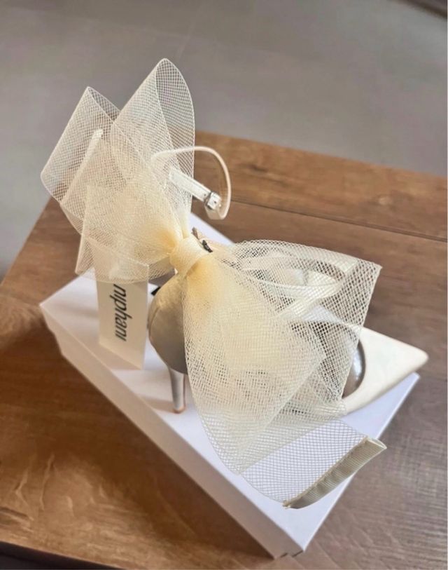 Zapatos de tacón Niphanı beige/dorados