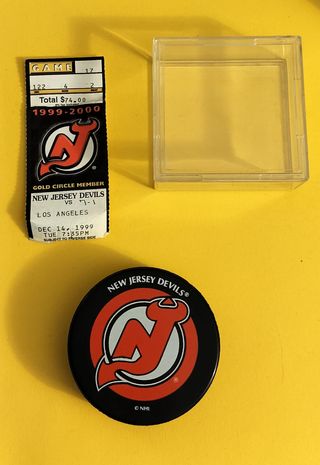 Puck Hockey New Jersey Devils + Biglietto