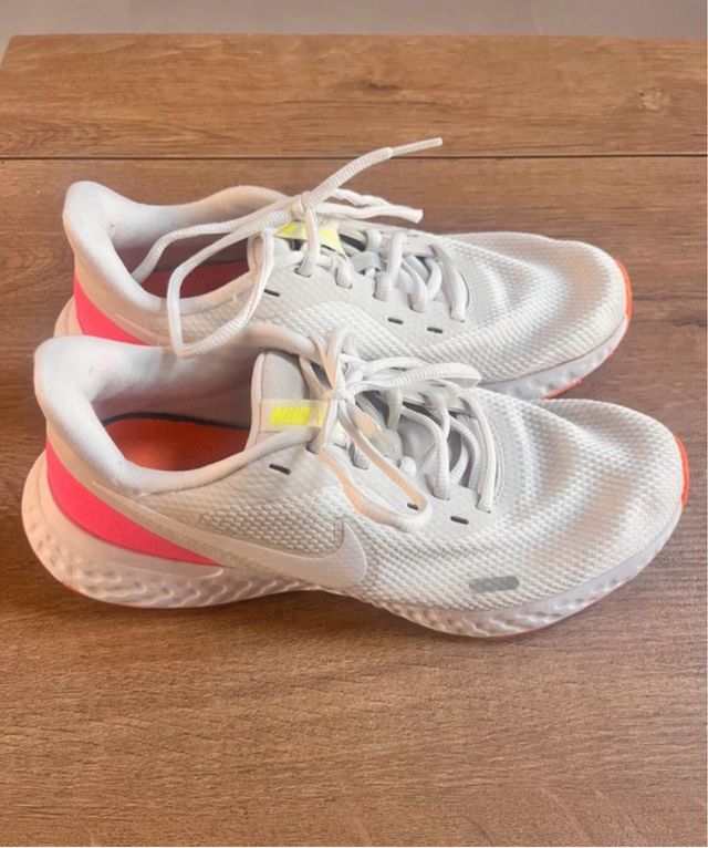 Zapatillas Nike Blancas y Rosas