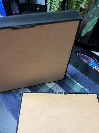 Cuadros con decoración antigua.